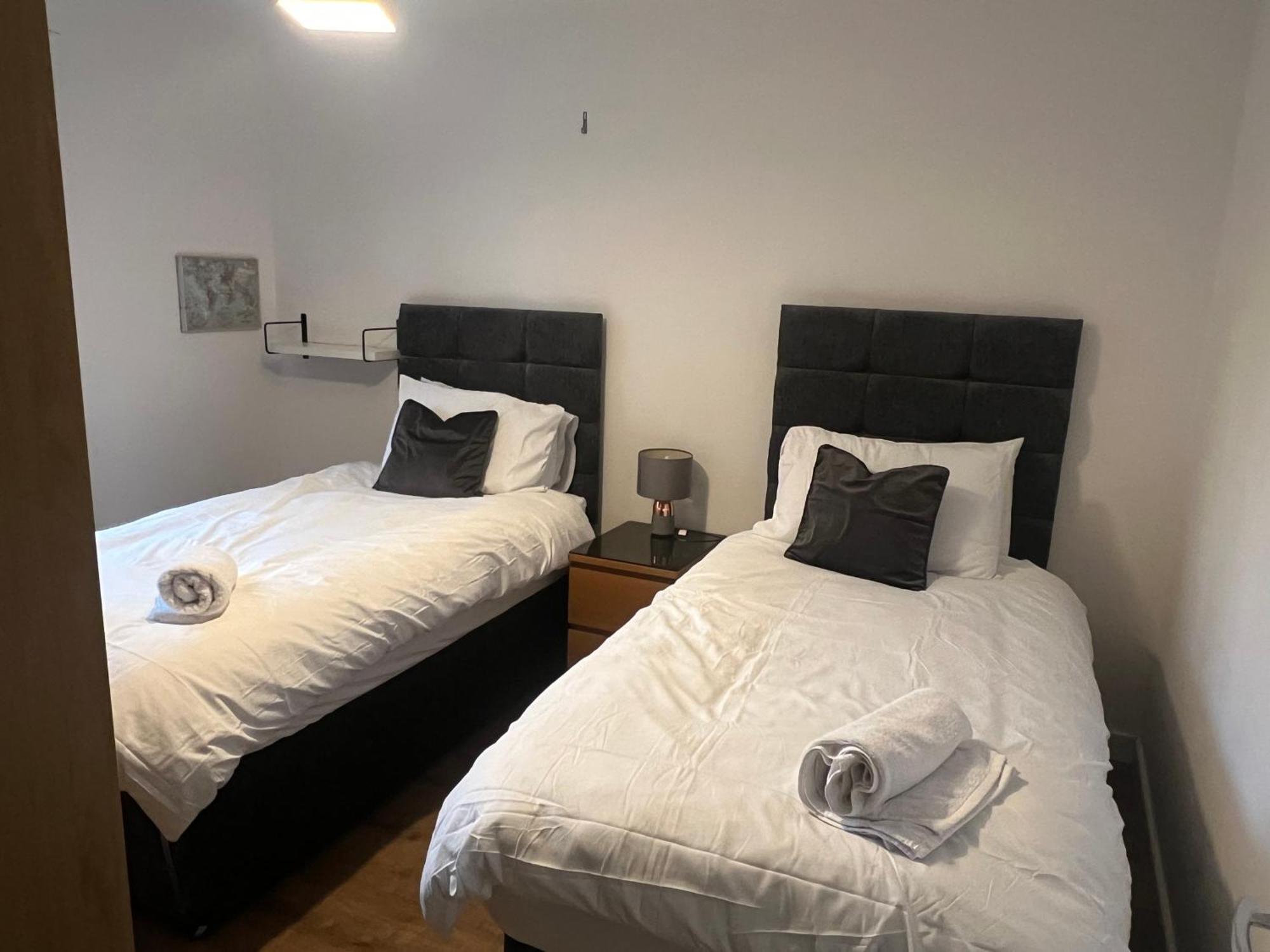 Home Away From Home: Cozy Two Bedroom Apartment Banbury Exterior foto